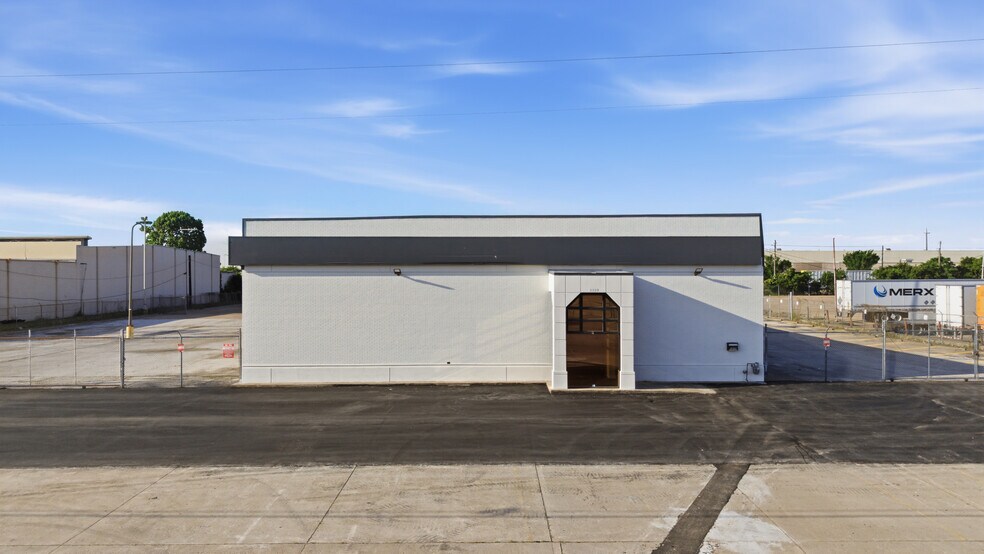 2820 Oakland Ave, Garland, TX à louer - Photo de l’immeuble – Image 2 sur 15