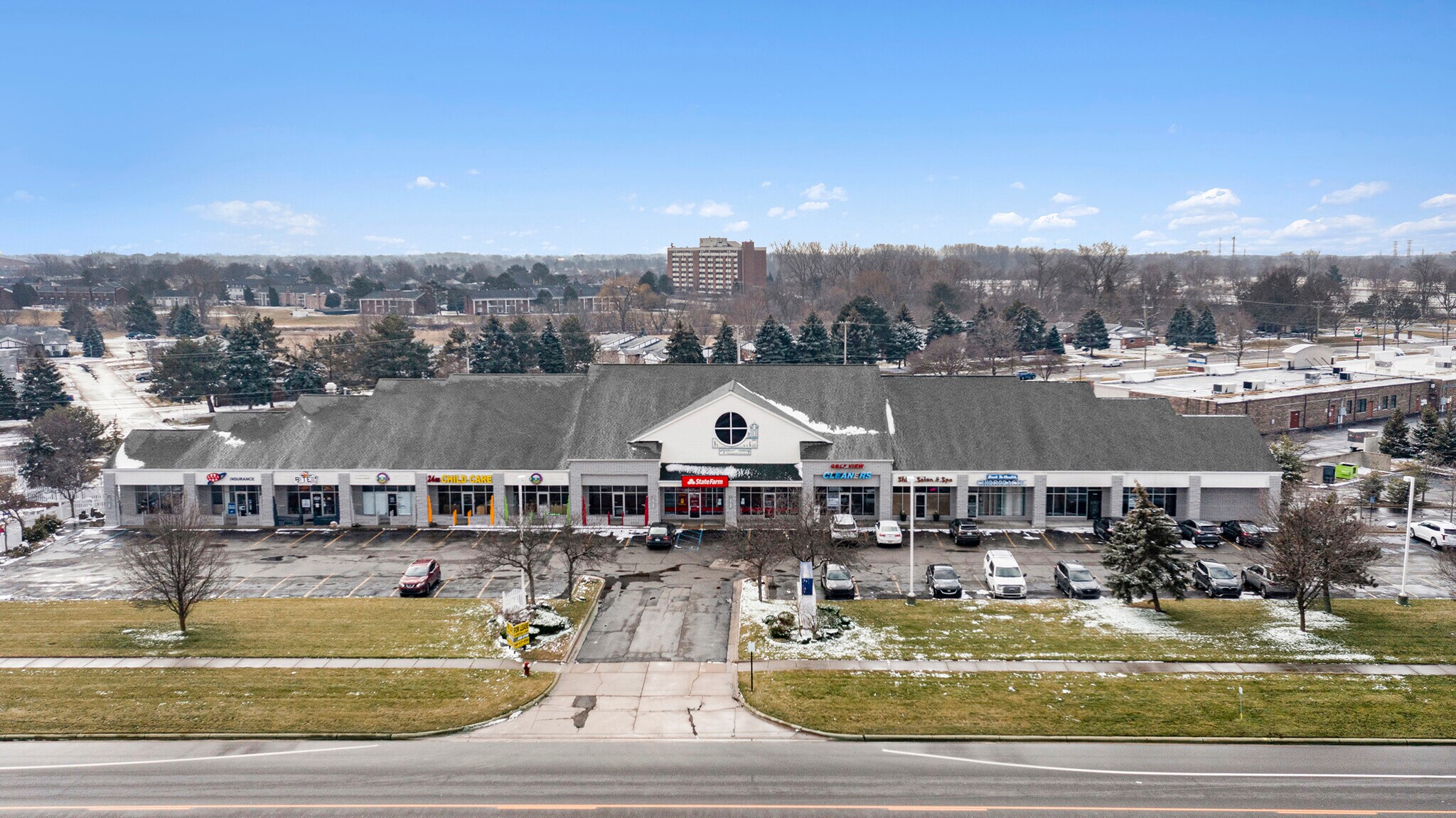 38121-38177 Utica Rd, Sterling Heights, MI à louer Photo de l’immeuble– Image 1 sur 6