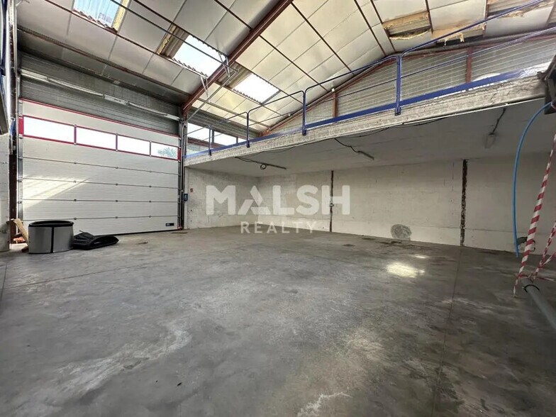 Local d’activités dans Trévoux à louer - Photo de l’immeuble – Image 3 sur 9