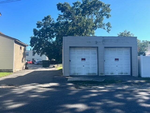168 Carleton Ave, East Islip, NY à vendre - Photo de l’immeuble – Image 3 sur 4