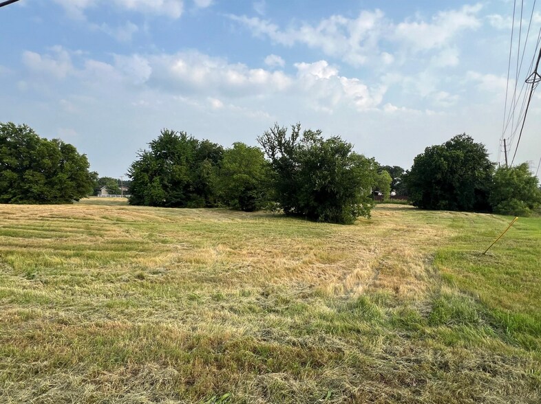 810 Barnes Bridge Rd, Mesquite, TX à vendre - Photo de l’immeuble – Image 2 sur 6