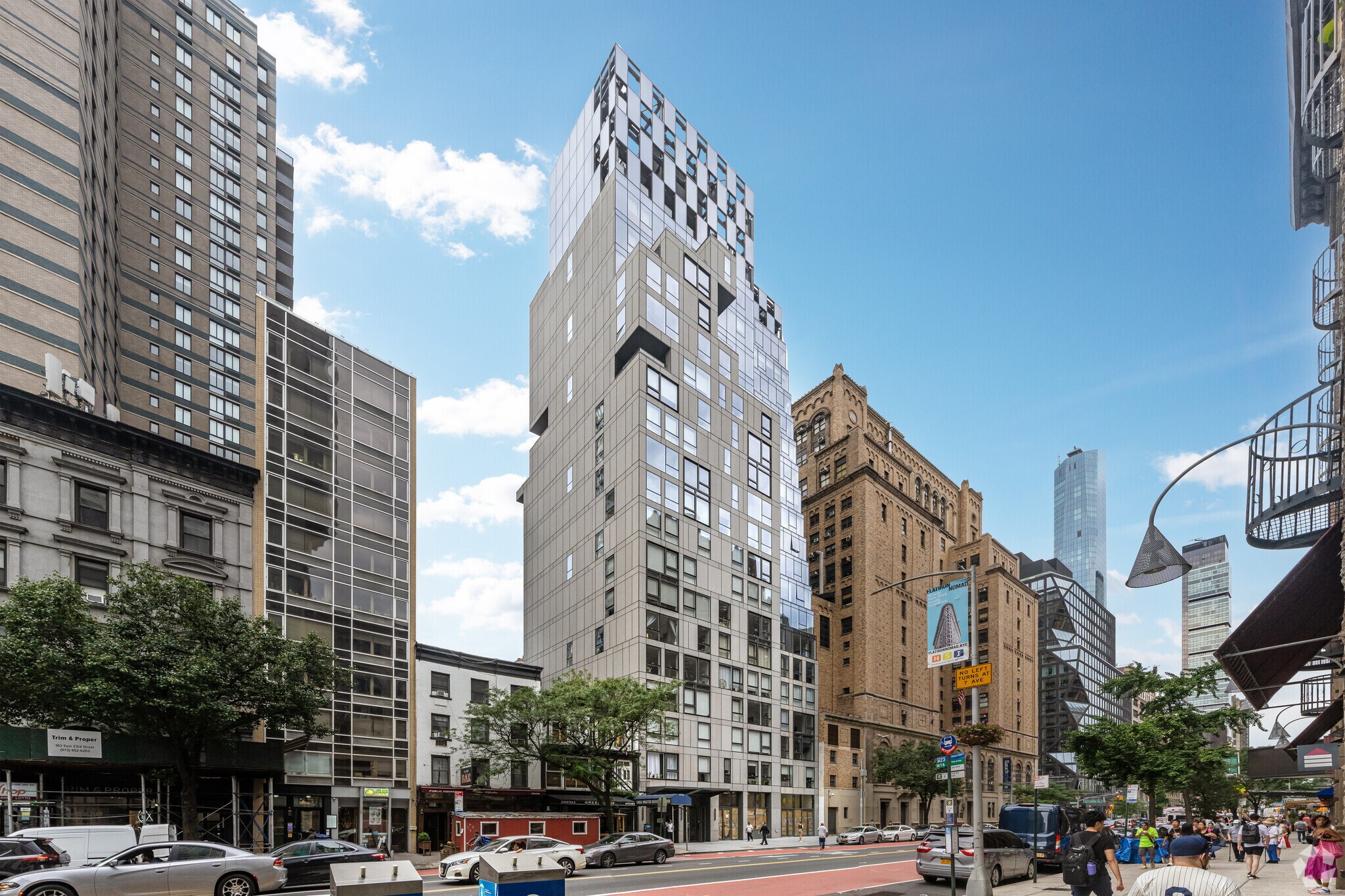 150-154 E 23rd St, New York, NY à louer Photo principale– Image 1 sur 5