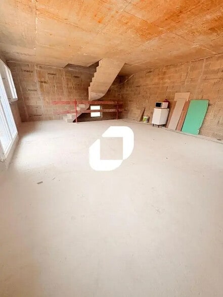 Bureau dans Fontenay-sous-Bois à louer - Photo de l’immeuble – Image 1 sur 8