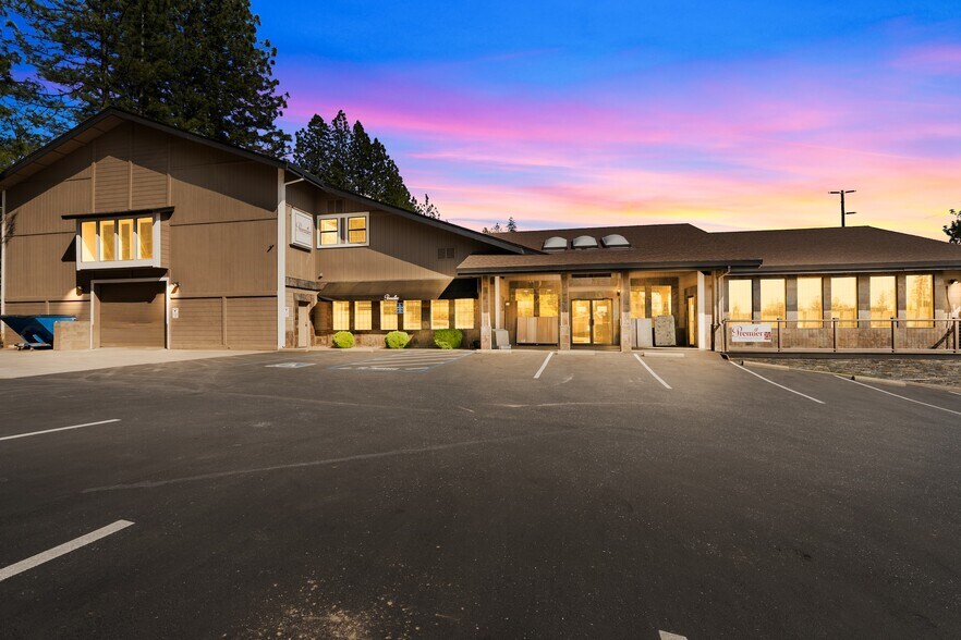 807 S Auburn St, Grass Valley, CA à vendre - Photo de l’immeuble – Image 1 sur 47
