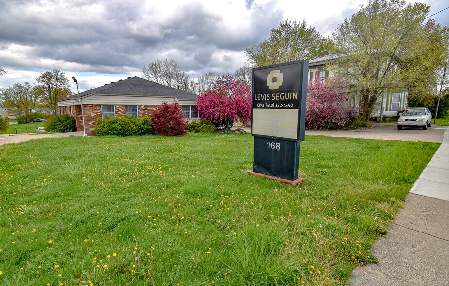 168 Cleveland St, Elyria, OH à vendre - Photo de l’immeuble – Image 3 sur 35