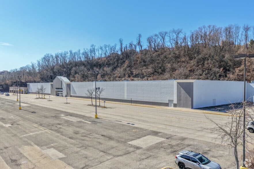 700-720 Clairton Blvd, Pittsburgh, PA à louer - Photo principale – Image 2 sur 3