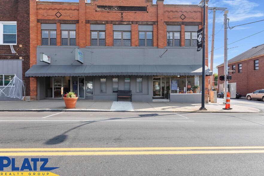 132 N Market St, East Palestine, OH à vendre - Photo de l’immeuble – Image 1 sur 10