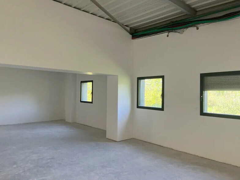 Bureau dans Préaux à louer - Photo intérieure – Image 2 sur 5