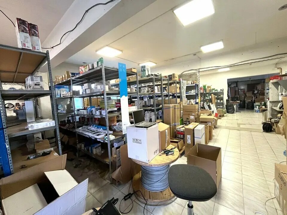 Local commercial dans Antibes à vendre Photo intérieure– Image 1 sur 9