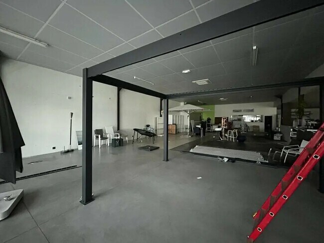 Plus de détails pour Local commercial à vendre