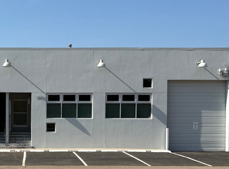 2119-2133 Farrington St, Dallas, TX à louer - Photo de l’immeuble – Image 3 sur 11