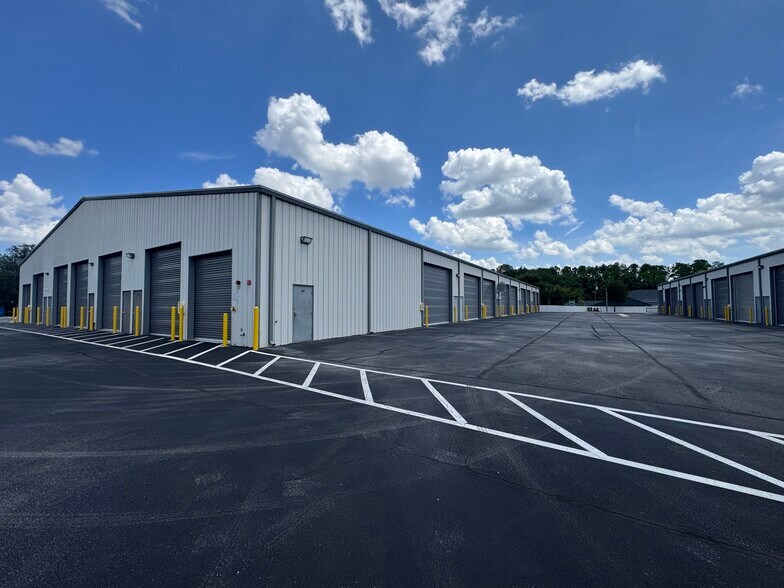 757 Saint Johns Bluff Rd N, Jacksonville, FL à vendre - Photo de l’immeuble – Image 1 sur 15