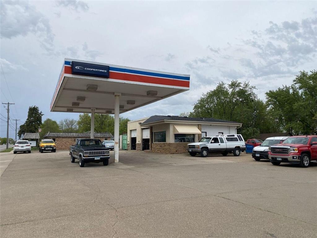 743 Broadway St E, Monticello, MN à vendre Photo de l’immeuble– Image 1 sur 15