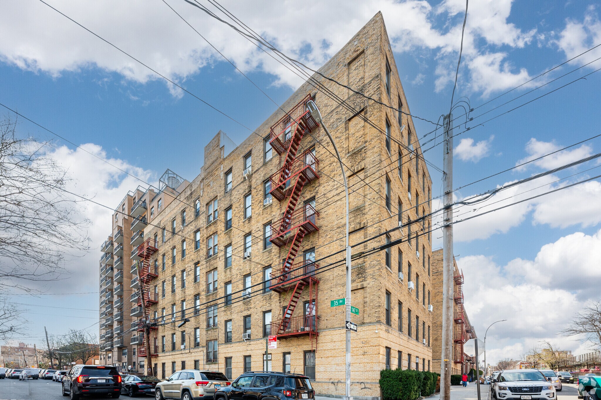 35-07 147th St, Flushing, NY à vendre Photo principale– Image 1 sur 7