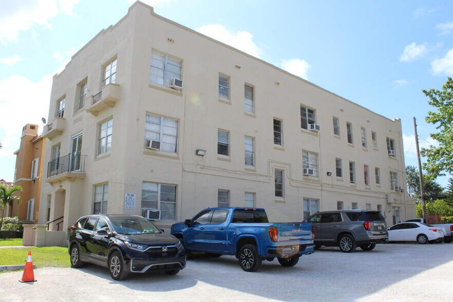 1760 SW 13th St, Miami, FL à vendre - Photo de l’immeuble – Image 3 sur 3