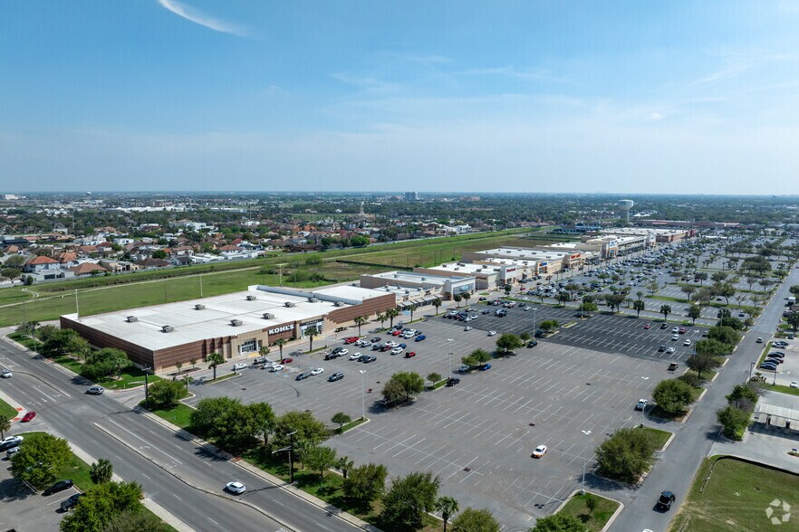 7300-7400 N 10th St, McAllen, TX à louer - Photo principale – Image 1 sur 14