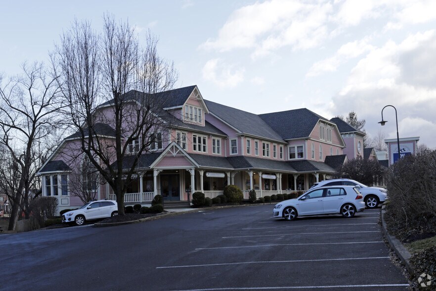 90 W Afton Ave, Yardley, PA à louer - Photo de l’immeuble – Image 3 sur 6