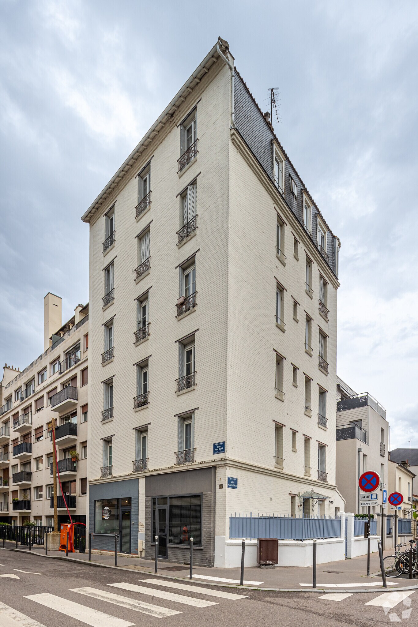 Local commercial dans Boulogne-Billancourt à louer Photo principale– Image 1 sur 2
