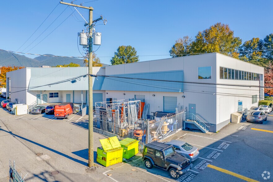 275 Fell Ave, North Vancouver, BC à vendre - Photo de l’immeuble – Image 3 sur 4