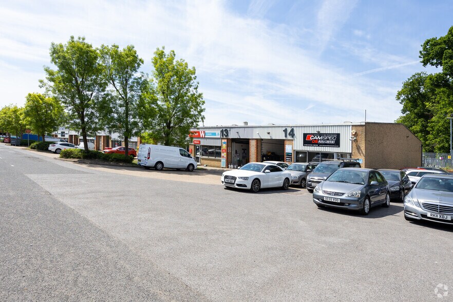 Fleming Way, Crawley à louer - Photo de l’immeuble – Image 3 sur 3
