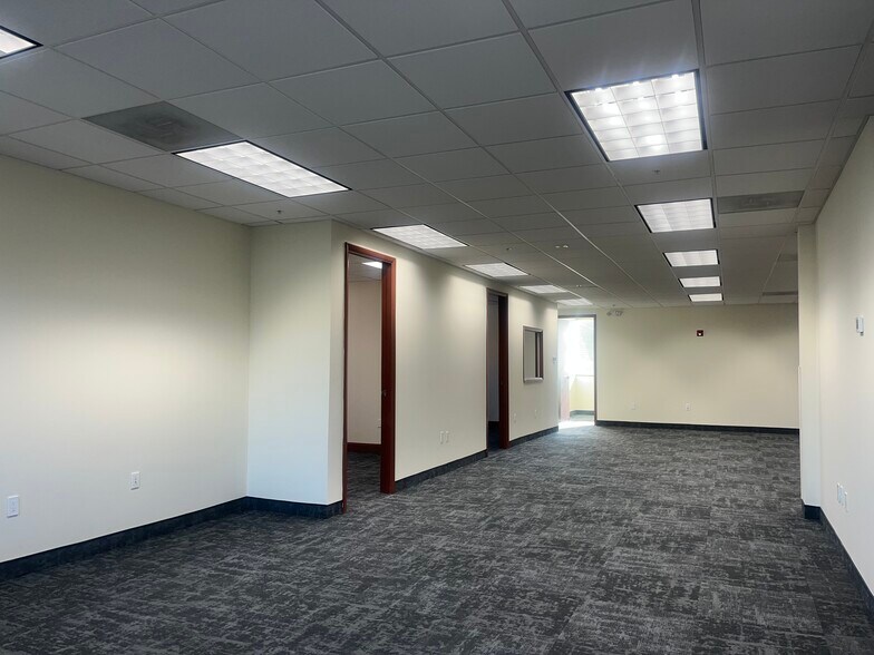 838 Green St, Iselin, NJ à louer - Photo de l’immeuble – Image 3 sur 9