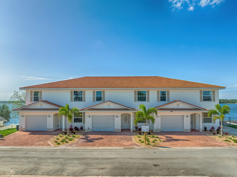1900 Oasis Blvd Oasis Blvd., Sebring, FL à vendre - Photo de l’immeuble – Image 2 sur 22