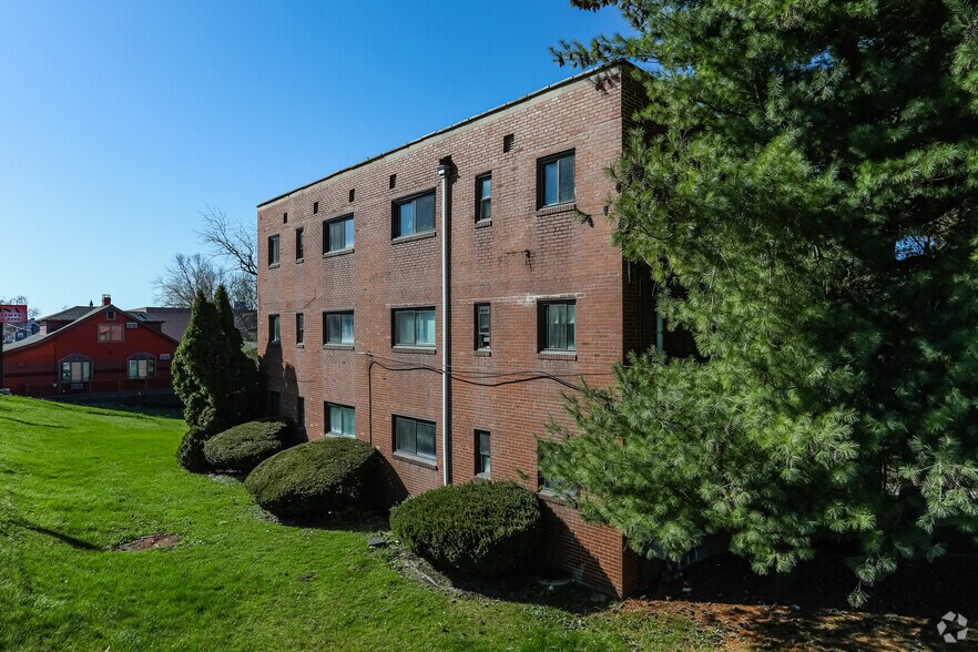 1 Glen Elm Dr, Pittsburgh, PA à vendre - Photo de l’immeuble – Image 2 sur 6