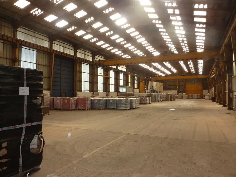 Industriel/Logistique dans Arles à vendre Photo de l’immeuble– Image 1 sur 6
