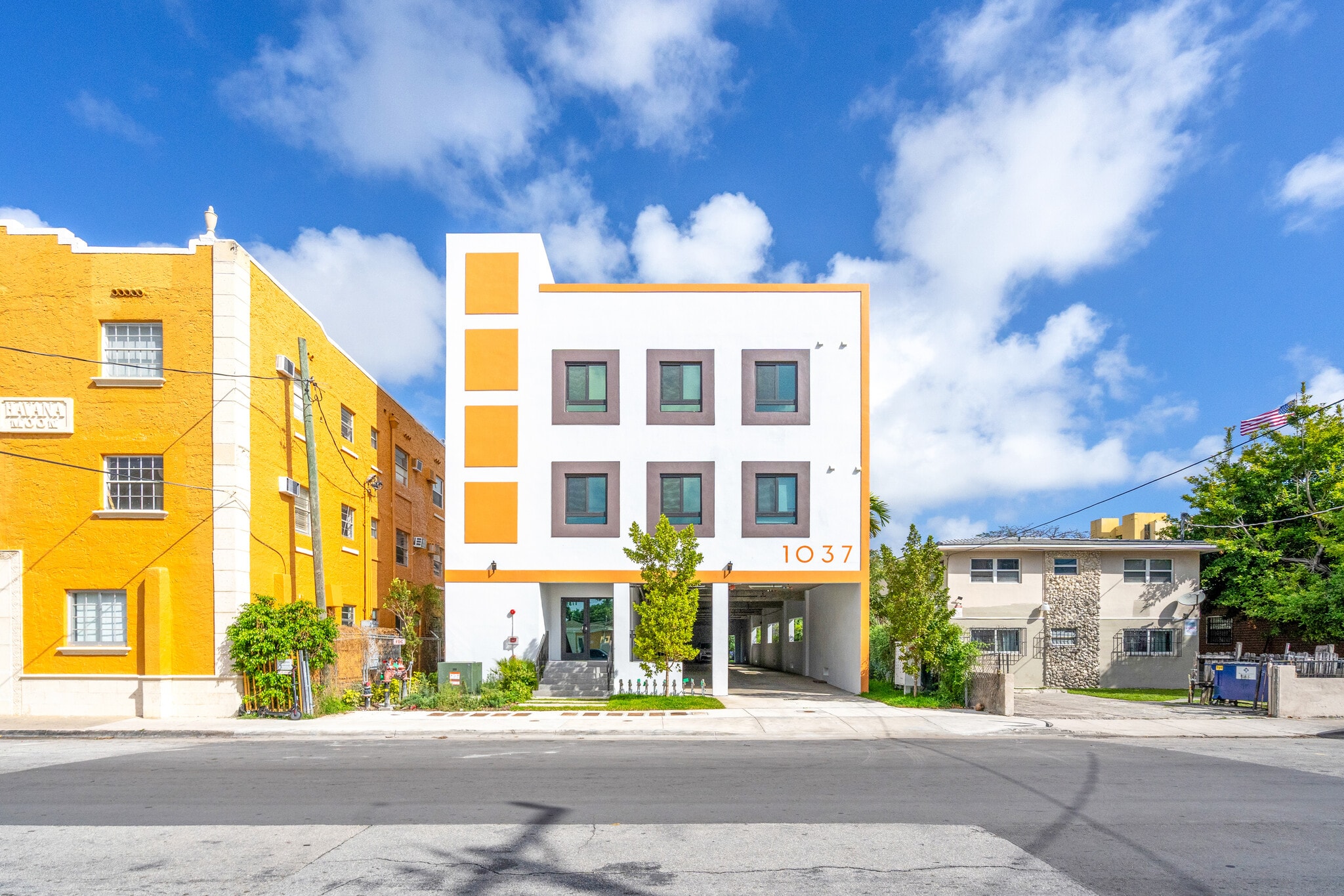 1037 NW 2nd St, Miami, FL à vendre Photo principale– Image 1 sur 25