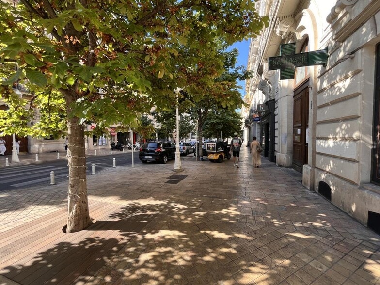 Local commercial dans Toulon à vendre - Photo de l’immeuble – Image 2 sur 2