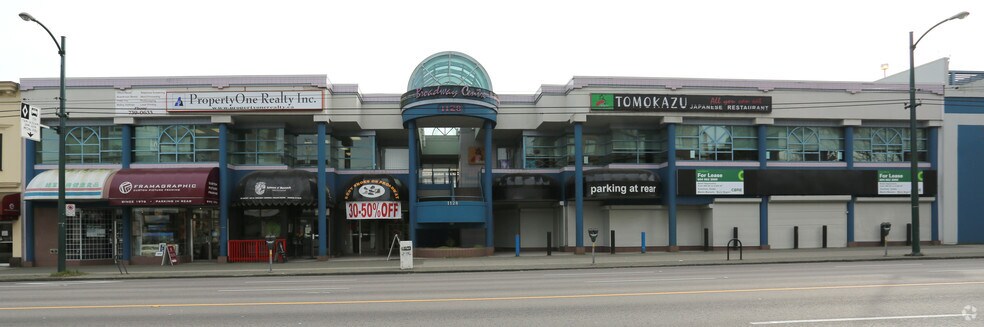1128 W Broadway, Vancouver, BC à louer - Photo de l’immeuble – Image 3 sur 23