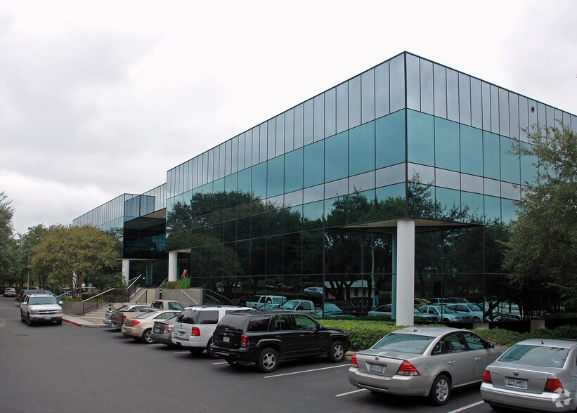 9111 Jollyville Rd, Austin, TX à louer - Photo de l’immeuble – Image 3 sur 11