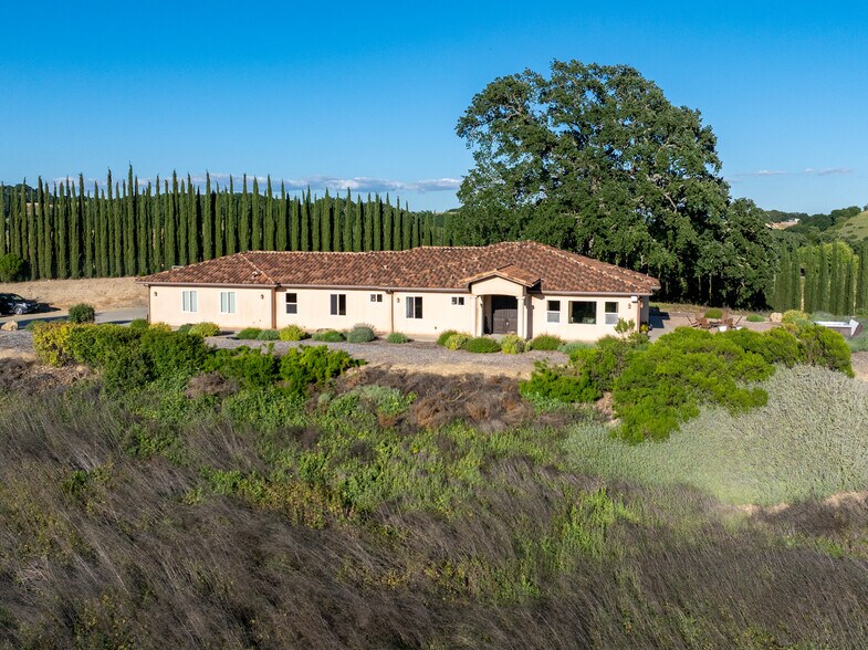 5250 Vineyard Dr, Paso Robles, CA à vendre - Photo de l’immeuble – Image 2 sur 25