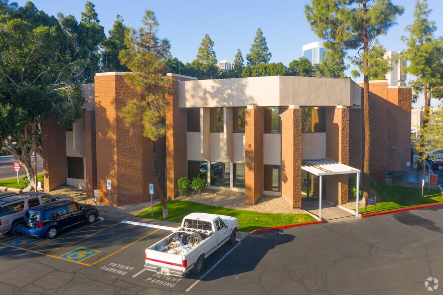 300 E Osborn Rd, Phoenix, AZ à louer - Photo principale – Image 1 sur 4