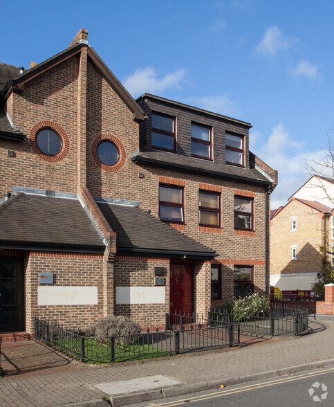 11 Churchfield Rd, Walton On Thames à louer - Photo de l’immeuble – Image 3 sur 8