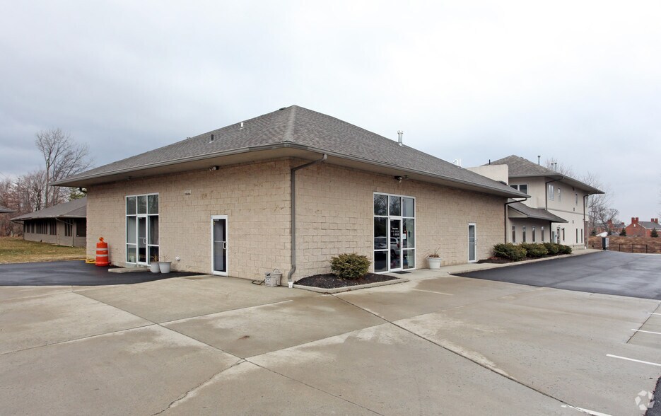 171 Green Meadows Dr S, Lewis Center, OH à louer - Photo de l’immeuble – Image 3 sur 62