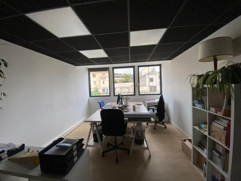 Local d’activités dans Notre-Dame-de-Bondeville à louer - Photo intérieure – Image 2 sur 4