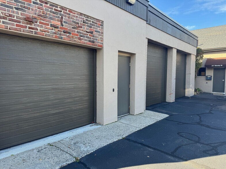 817 Moody St, Waltham, MA à louer - Photo de l’immeuble – Image 2 sur 5