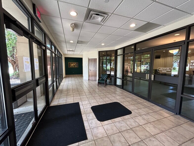 1020 Professional Blvd, Evansville, IN à vendre - Photo intérieure – Image 2 sur 6