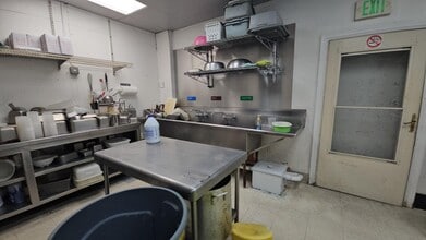 5500 Sinclair Ln, Baltimore, MD à louer Photo intérieure– Image 2 sur 6