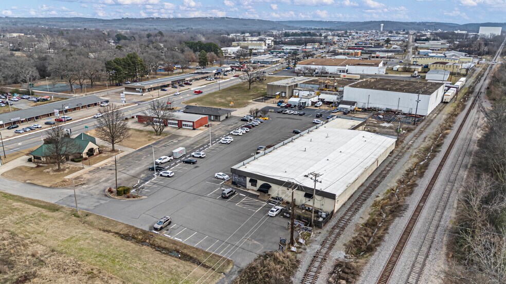 800 E Main St, Russellville, AR à louer - Photo de l’immeuble – Image 2 sur 24