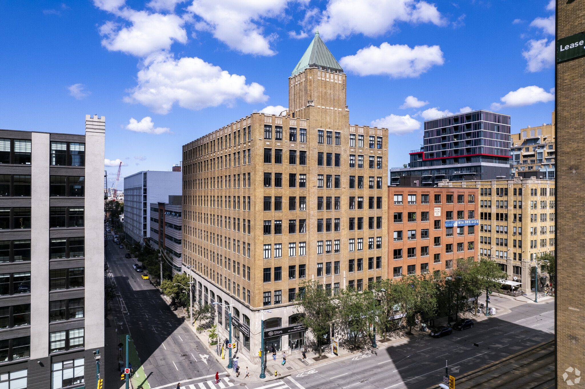 106-110 Spadina Ave, Toronto, ON à louer Photo principale– Image 1 sur 34