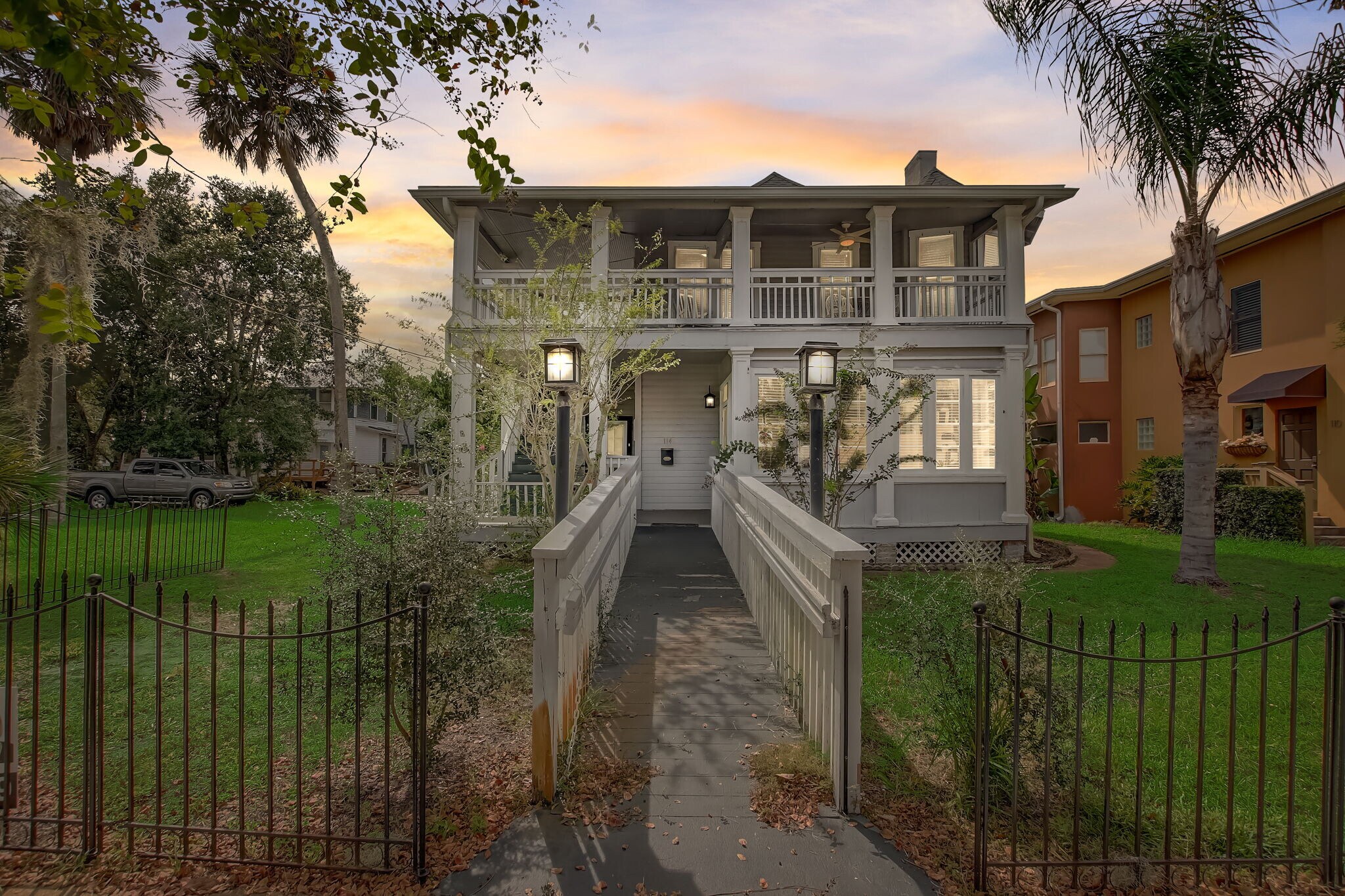 114-118 Live Oak St st, New Smyrna Beach, FL à louer Photo principale– Image 1 sur 67