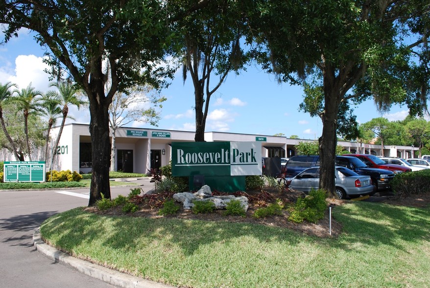 15201 Roosevelt Blvd, Clearwater, FL à louer - Photo de l’immeuble – Image 1 sur 1