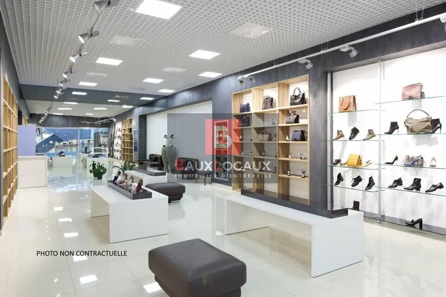 Local commercial dans Salon-de-Provence à louer - Photo de l’immeuble – Image 1 sur 3
