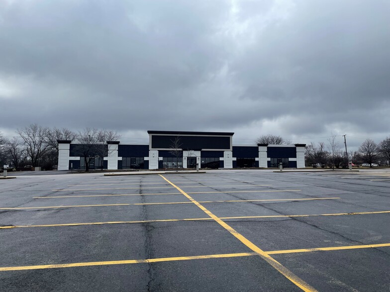 1550 W 75th St, Downers Grove, IL à louer - Photo de l’immeuble – Image 3 sur 9