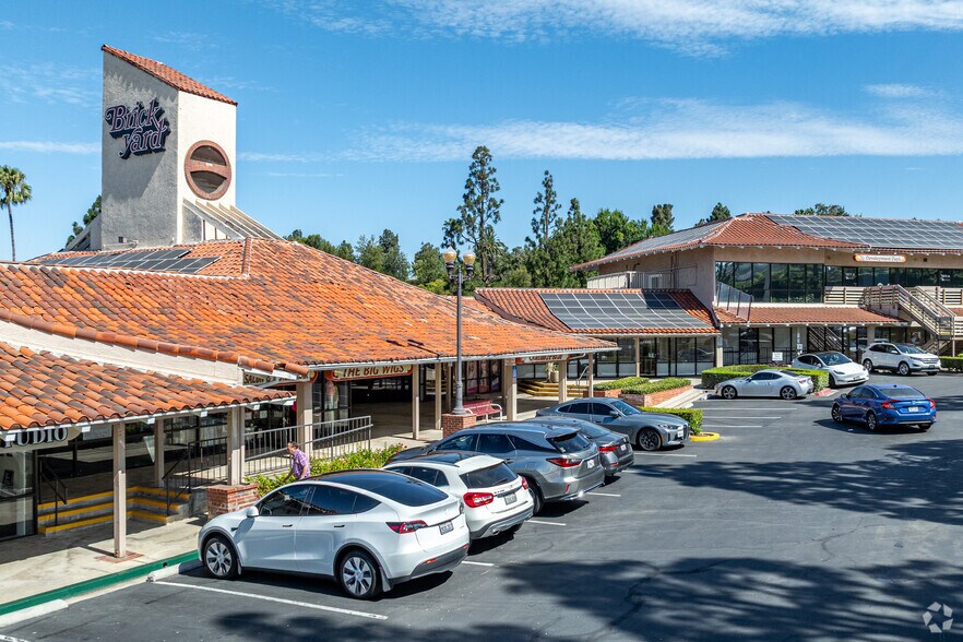 1633-1685 E Lincoln Ave, Orange, CA à louer - Photo de l’immeuble – Image 3 sur 5