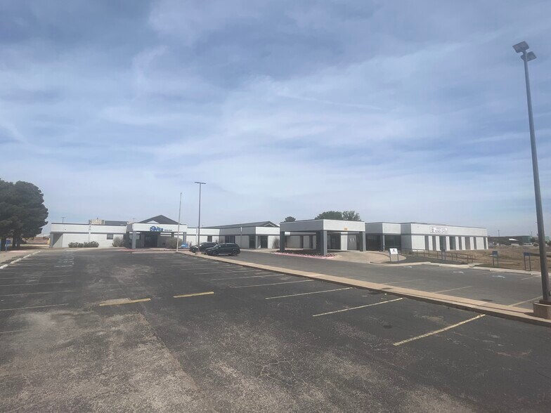 207 Tradewinds Blvd, Midland, TX à louer - Photo principale – Image 3 sur 6