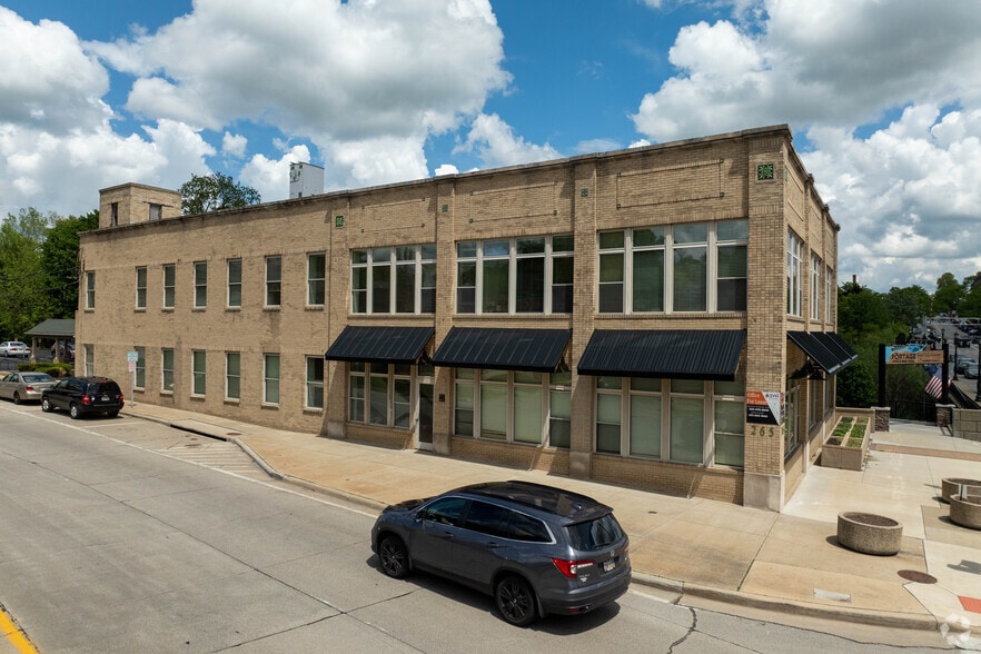 265 W Main St, Kent, OH à louer - Photo de l’immeuble – Image 1 sur 9