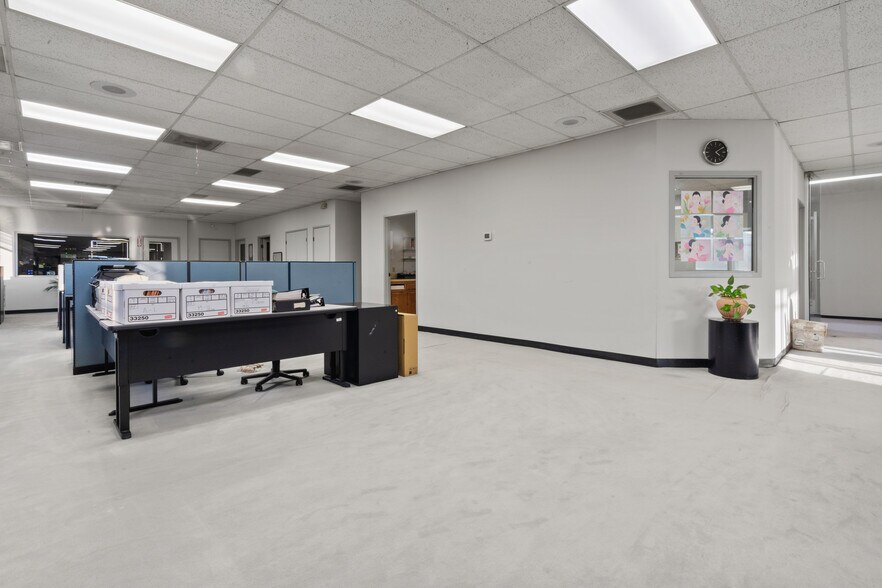 1095 Main St, Irvine, CA à vendre - Photo intérieure – Image 3 sur 9